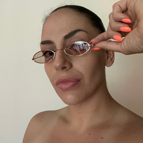 iB Weird Oval Sunglasses - Picture 3 of 3